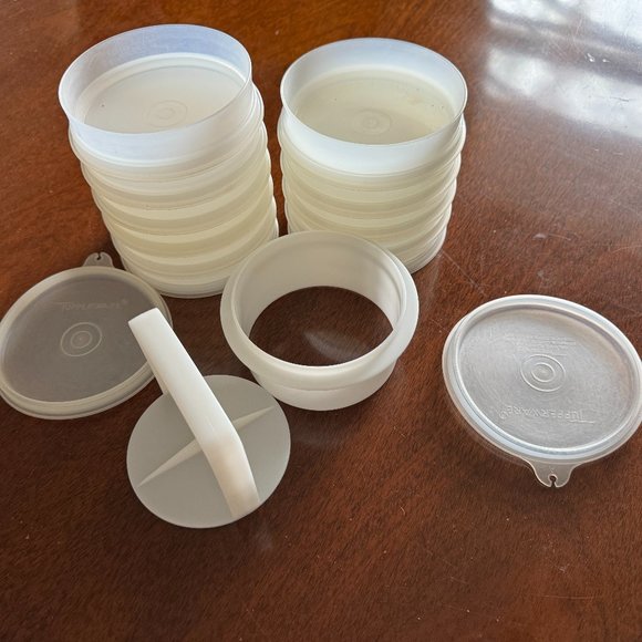 VINTAGE TUPPERWARE Burger Press 11 Storage containers 2 Lids 15 pcs - Picture 1 of 1